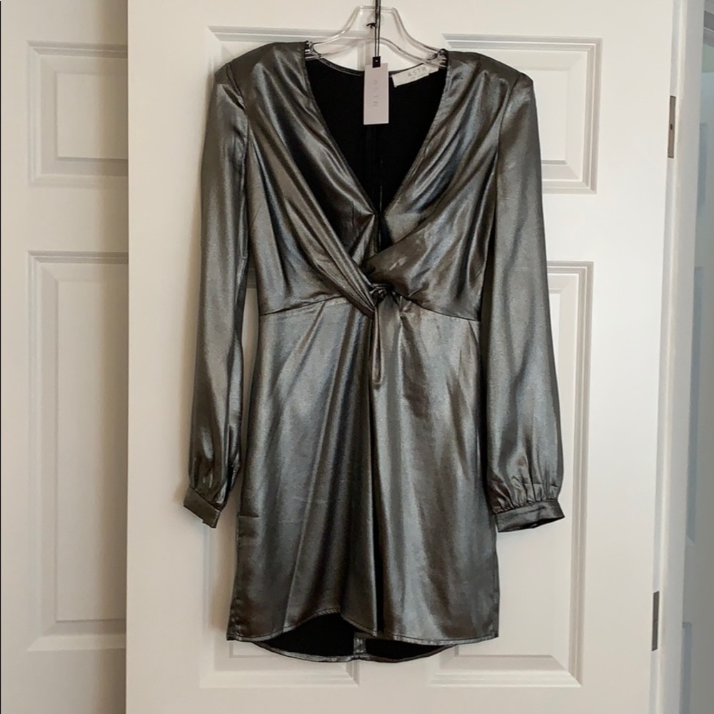 Astr the label metallic silver long sleeve dress
